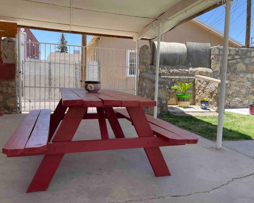 Comfortable With Private Entrance & Private Bathroom Apartment
