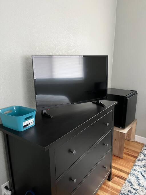 Comfortable With Private Entrance & Private Bathroom Apartment El Paso